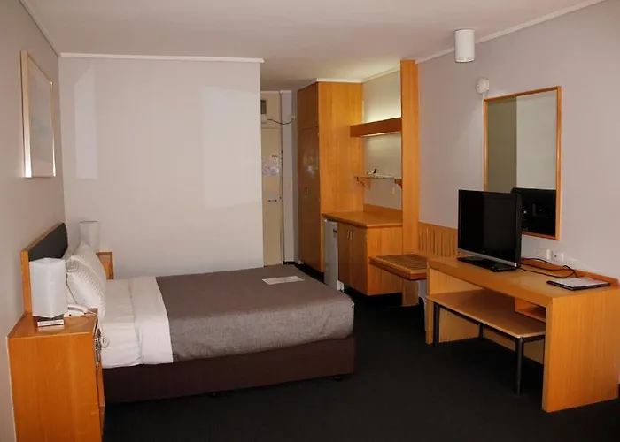 Sandown Regency Hotel & Apartments