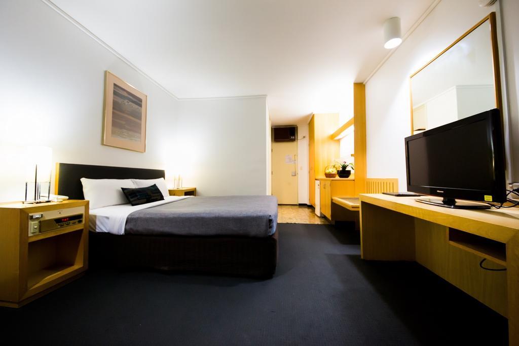 Aparthotel Sandown Regency & 3*