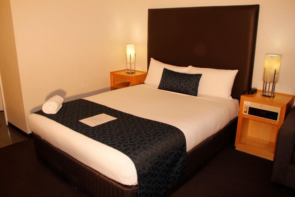 Aparthotel Sandown Regency & 3*