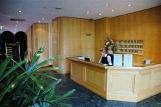 Sandown Regency & 3*